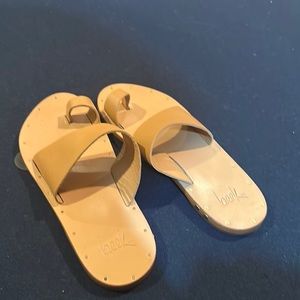 Beek.. finch toe ring sandal